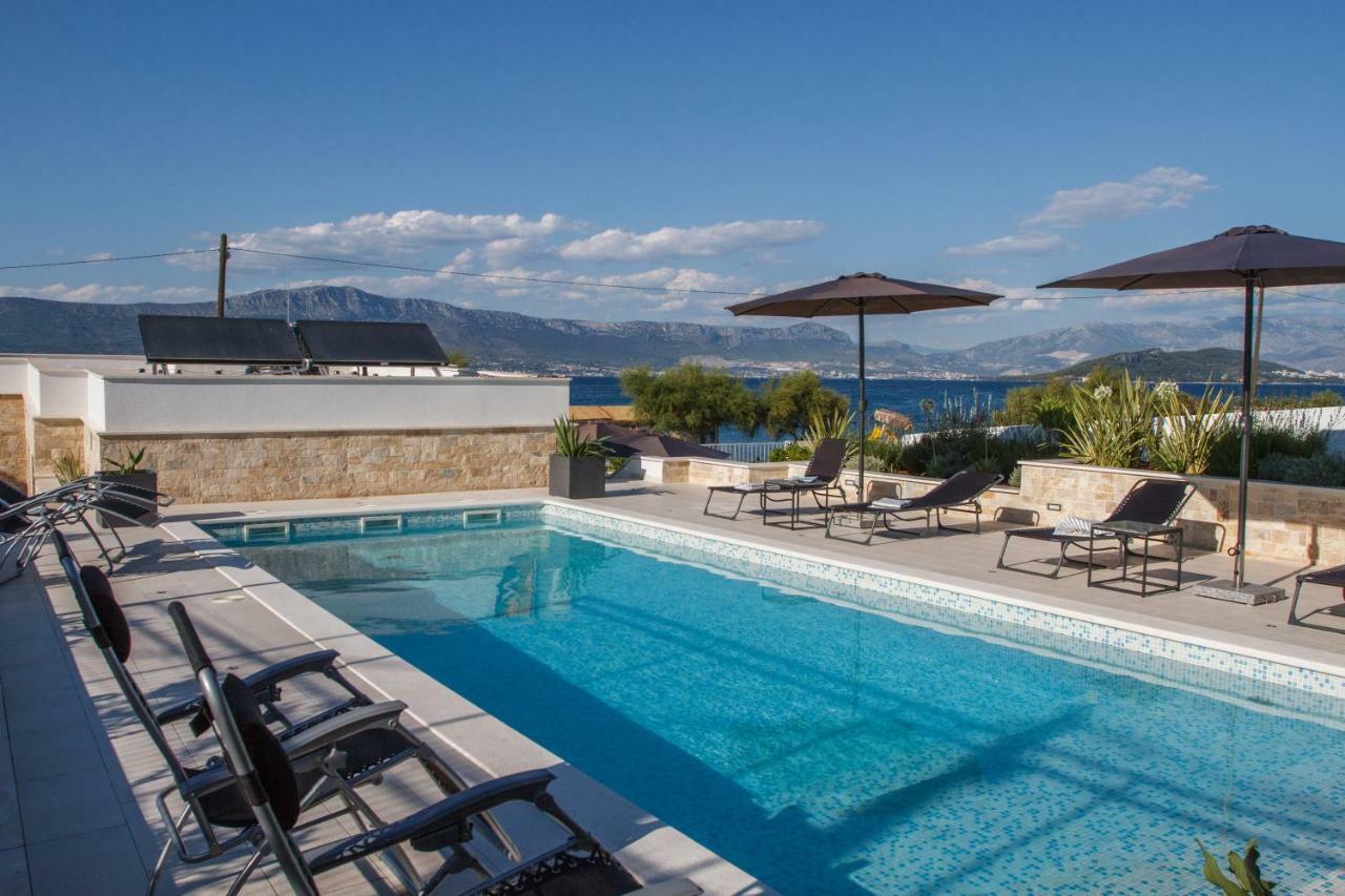 Luxury Poolside Villa Slatine Exterior foto